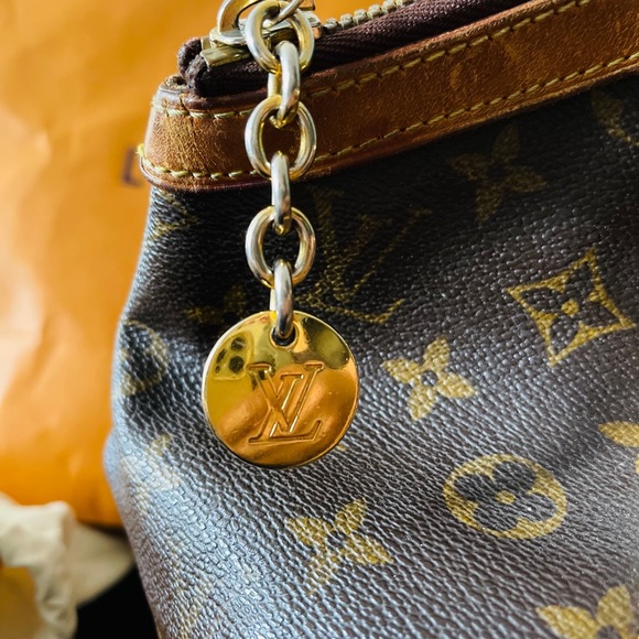 Authentic Louis Vuitton Tivoli GM - Picture 9 of 15
